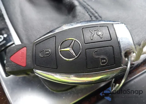 2013 Mercedes-Benz C 300 Luxury 4Matic z USA, uszkodzony, nr VIN WDDGF8AB1DR282958